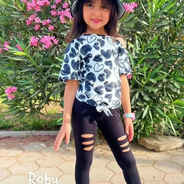 بنطلون كاتينج مع توب قلوب أسود